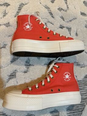 New never worn Converse High Top Platform Sneakers in Coral pink color size 6